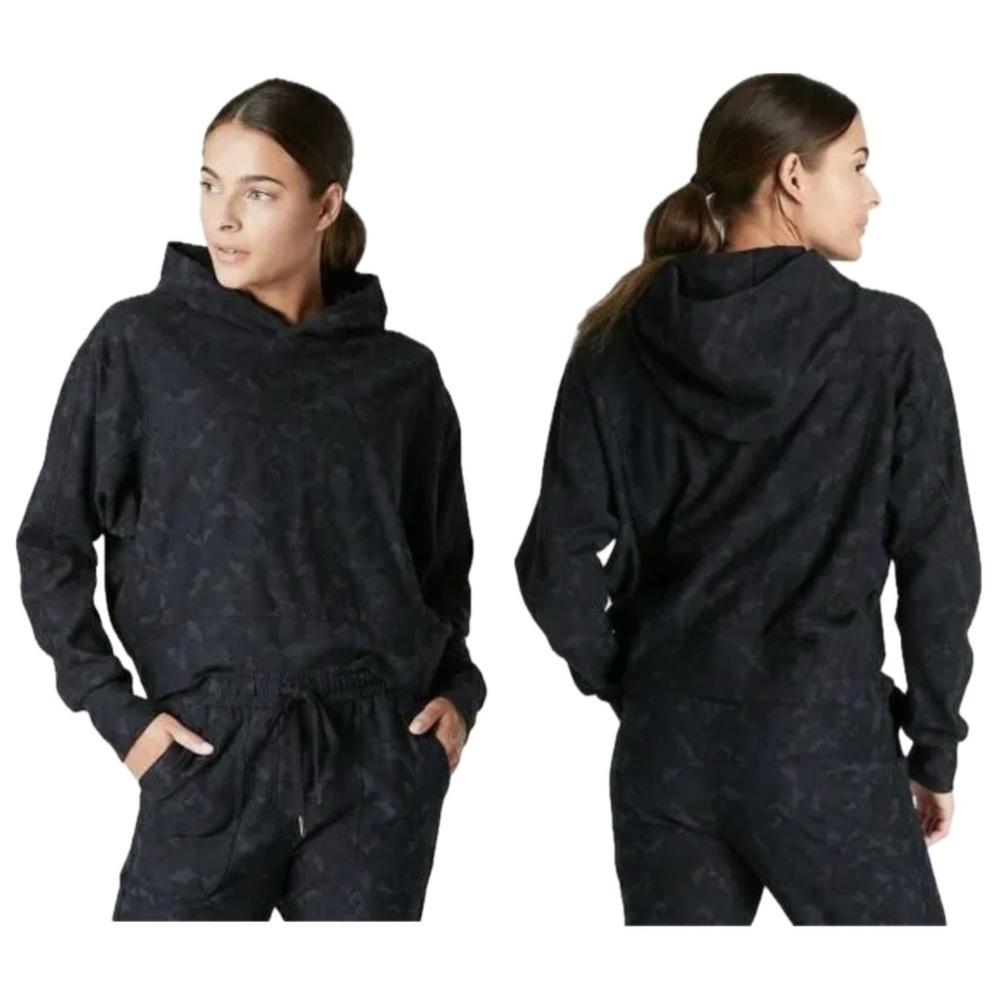 Athleta printed Farallon navy camouflage cropped sweatshirt women’s size small